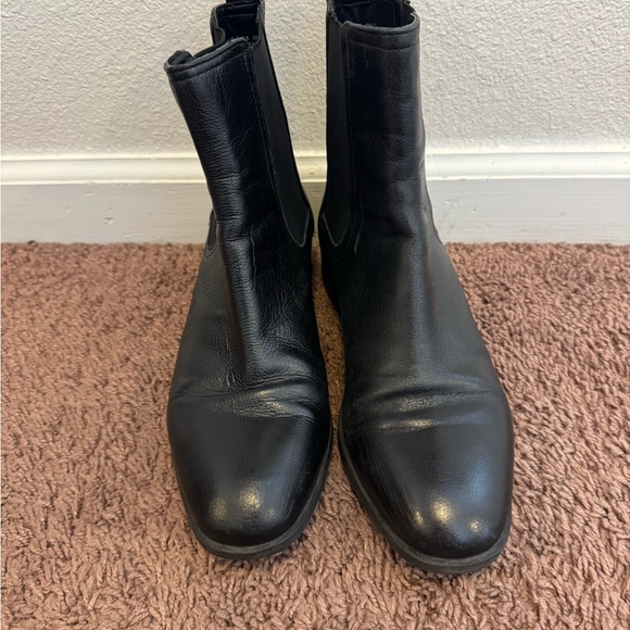Kenneth Cole Reaction Boots Salt Chelsea Ankle Heel Black Leather 9 - Picture 3 of 9